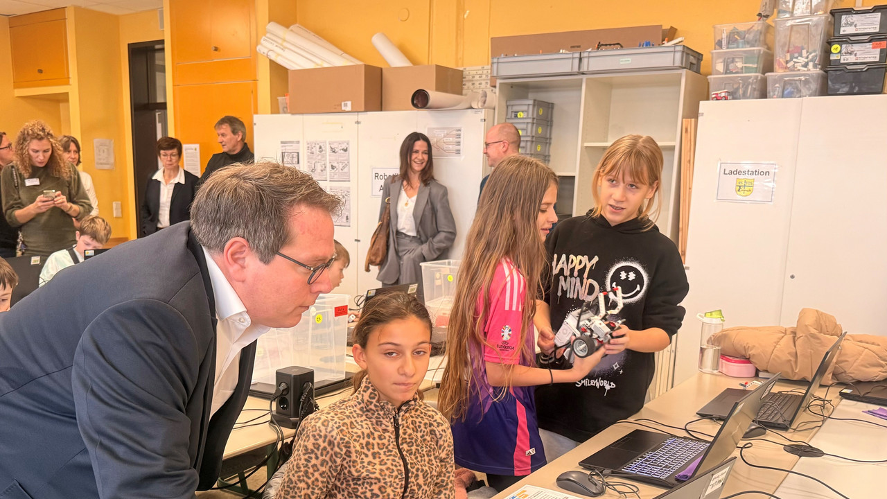 ADD-Präsident beim Besuch der RS plus in Katzenelnbogen