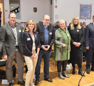 v.l.n.r.: Marco van Elkan (MdI), Lothar Bender (MdI), Martina Zimmermann (MdI), Jürgen Hesch (Landkreistag), Landrätin LK Mainz-Bingen Dorothea Schäfer Vizepräsidentin der ADD Christiane Luxem, Horst Meffert (Gemeinde- und Städtebund), Andreas Wagenführer (MdI)