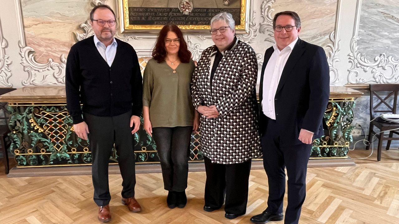 v.l.n.r.: Rainer Schmitt, Stefanie Heß, Ute Spiegelhalter und ADD-Präsident Thomas Linnertz 