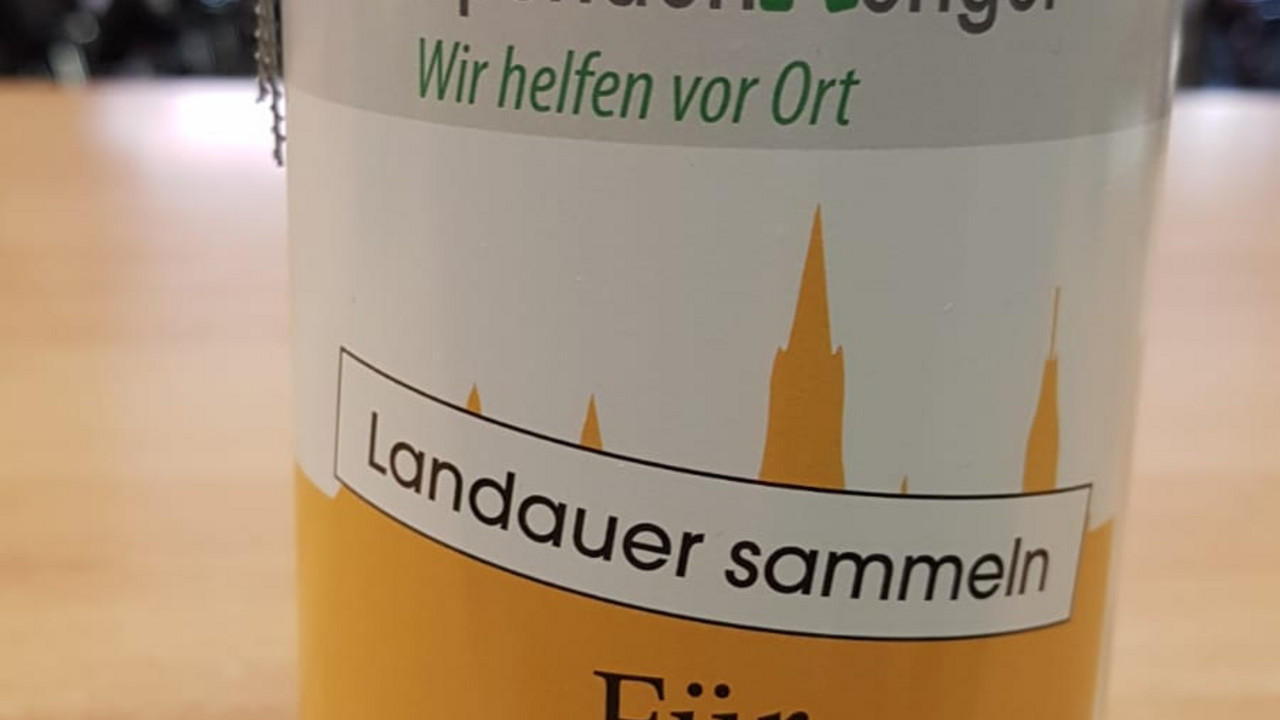 Foto der Spendendose Laundau mit dem Logo darauf