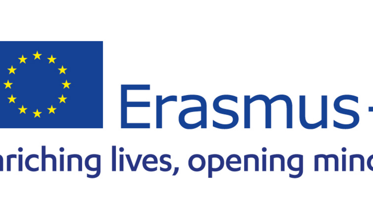 Erasmus+ ist das EU-Programm zur Förderung von allgemeiner und beruflicher Bildung, Jugend und Sport in Europa. Auf dem Logo ist das Symbol für die Europäische Union zu sehen mit dem Schriftzug Erasmus+ Schulbildung